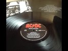 AC/DC - BACK IN BLACK (like New) 12