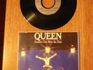 DISQUE VINYLE 45 TOURS - QUEEN - ANOTHER ONE BITES THE DUST