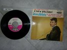 45 T... JOHNNY HALLYDAY......  A NEW ORLEANS( label papier )
