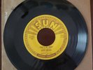 SUN # 209 ELVIS PRESLEY SCOTTY AND BILL THAT’S ALL RIGHT / BLUE MOON OF KENTUCKY