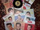 ELVIS PRESLEY BOX SET 16 SINGLES WITH COVERS GOLD LABEL D/BOX 1977 EX VG DUKEBOX