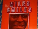 MILES SMILES // MILES DAVIS QUINTET 1977 COLUMBIA LP PC 9401 RE