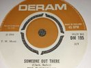 The  Flirtations -  SOMEONE OUT THERE  - Northern Soul UK Deram 45