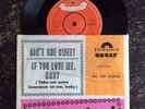 Schallplatte The Beatles schwedische Pressung mit intaktem Center Aint she sweet