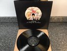 LP VINYL ALBUM QUEEN A DAY AT THE RACES 1976 UK 1ST PRESS EMTC 104 EX/EX