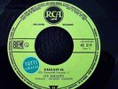 45T JUKE BOX LES SOLISTES JOHNNY HALLYDAY FALLAIT IL / AU BOUT DU CHEMIN RCA 62