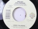 90'S Nm  45 Red Hot Chili Peppers - Under The Bridge / The Righteous & The Wicke