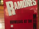 RAMONES 7” HOWLING AT THE MOON 1985 HOLLAND PRESS MINT/EX BEGGARS BANQUET 128