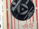 BING CROSBY IT'S BEGINNING TO LOOK LIKE CHRISTMAS VINYL SINGLE