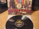 THE BEATLES - SGT PEPPER'S LONELY HEARTS CLUB BAND (LP) PARLOPHONE PCS 7027