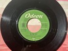 BEATLES 45. Germany. SIE LIEBT DICH. KOMM GIB MIR DEINE HAND. ODEON O-22-671. EX
