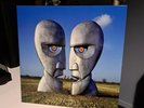 33T GATEFOLD  --  PINK FLOYD --- THE DIVISION BELL  --  LP