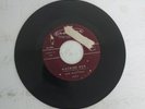 45 RPM Vinyl Record Rare The Riptides Machine Gun VG