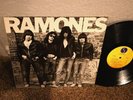 THE RAMONES SELF TITLED ALBUM 1976 STERLING NEAR MINT