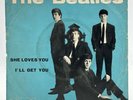 THE BEATLES - SHE LOVES YOU - (45 RPM - ITALY)