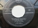 Elvis Presley. NORWEGIAN ORIGINAL 1958 'BABY I DON'T CARE/WANT TO BE FREE' 45
