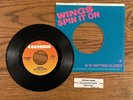 WINGS - GETTING CLOSER / SPIN IT ON, COLUMBIA, 45 RPM, W/ SLEEVE, 1979.