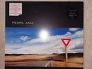 Pearl Jam Yield  Vinyl Original Pressing  All Original Contents EX
