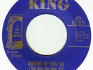 The De Vons - Someone To Treat Me (The Way You Use To) / Never Find A Love Like