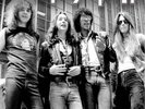 Thin Lizzy - The Boys Are Back In Town 12