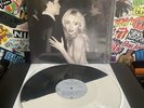 SABRINA CARPENTER Man’s Best Friend VG++ ALT COVER BLACK/WHITE VINYL AUTOGRAPHED