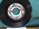 GINGER DAVIS and THE SNAPS---I'M NO RUN AROUND (1961)