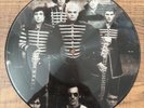 MY CHEMICAL ROMANCE Welcome to the Black Parade 7