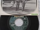 45t  les chevaliers du ciel Johnny Hallyday pochette noir et blanc